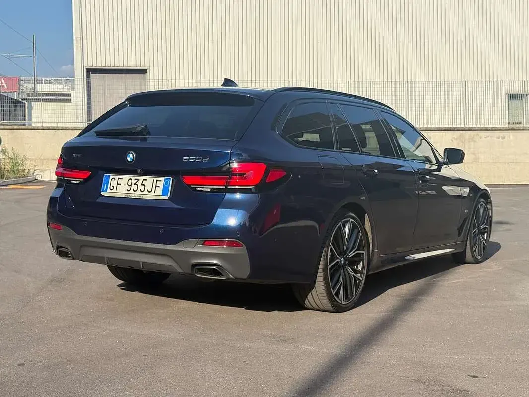 Usata BMW 530 Comfort Edition 249 CV (183 kW) 2021 Blu/azzurro Station wagon