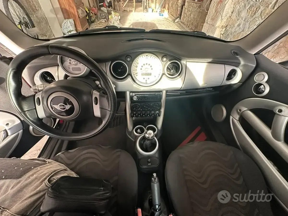 Usata Mini Cooper 75 CV (55 kW) 2004 Rosso Utilitaria