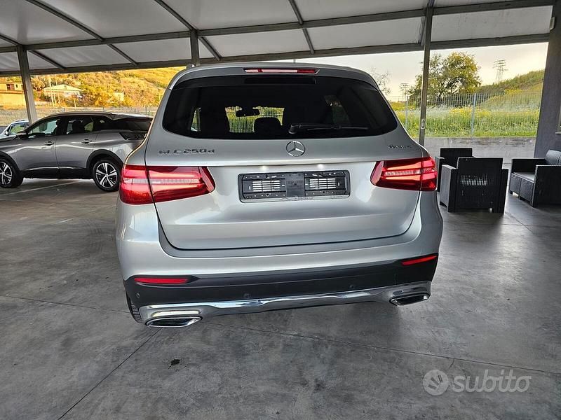 Usata Mercedes GLC250 203 CV (149 kW) 2016 Grigio SUV
