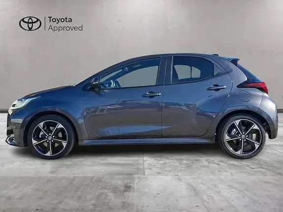 Usata Toyota Yaris Lounge 2025 Dark grey met Utilitaria