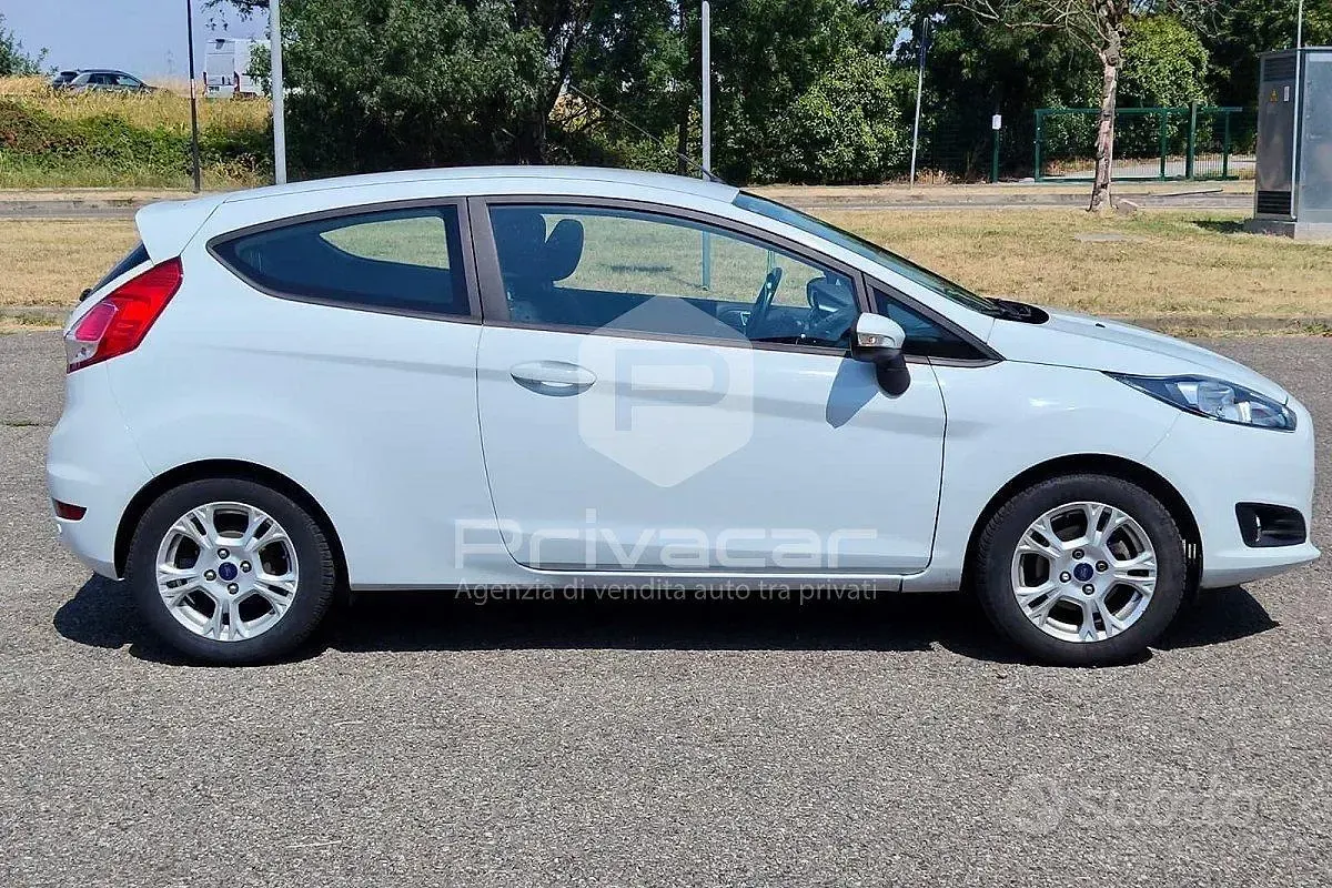 Usata Ford Fiesta Business Edition 60 CV (44 kW) 2014 Bianco Utilitaria