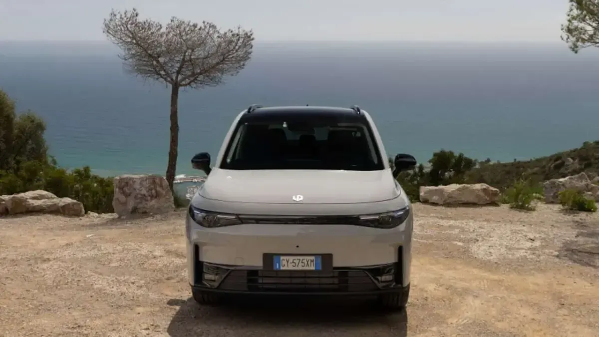 Nuova Leapmotor C10 215 CV (158 kW) 2026 Argento SUV