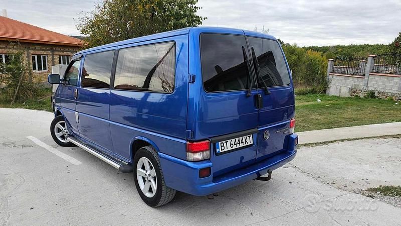 Usata VW Caravelle 151 CV (111 kW) 2002 Blu Monovolume