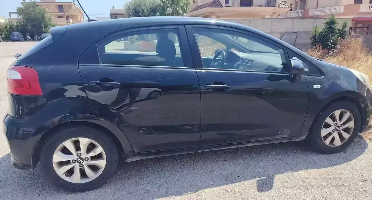 Usata Kia Rio 75 CV (55 kW) 2016 Nero Utilitaria