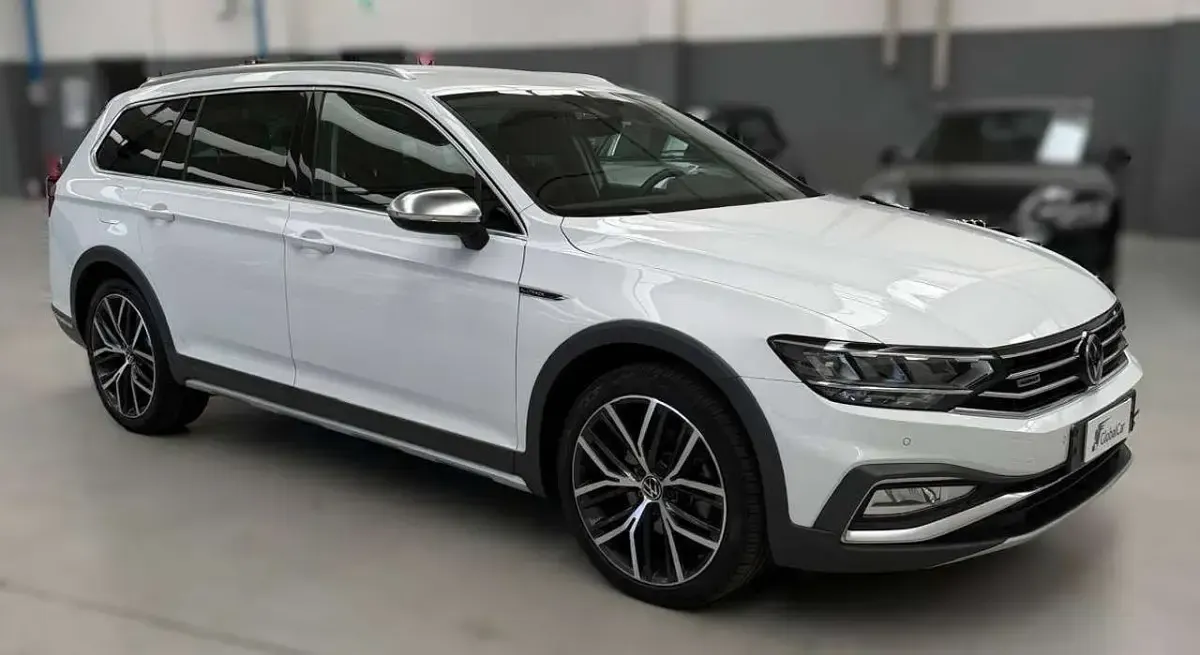 Usata VW Passat Alltrack 200 CV (147 kW) 2021 Bianco Station wagon