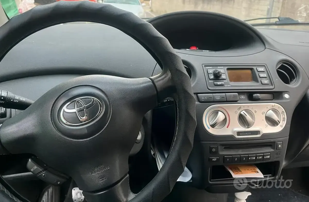 Usata Toyota Yaris 75 CV (55 kW) 2004 Berlina