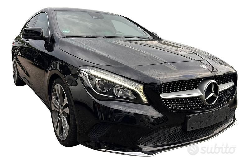 Usata Mercedes CLA200 Premium 156 CV (114 kW) 2017 Nero Station wagon