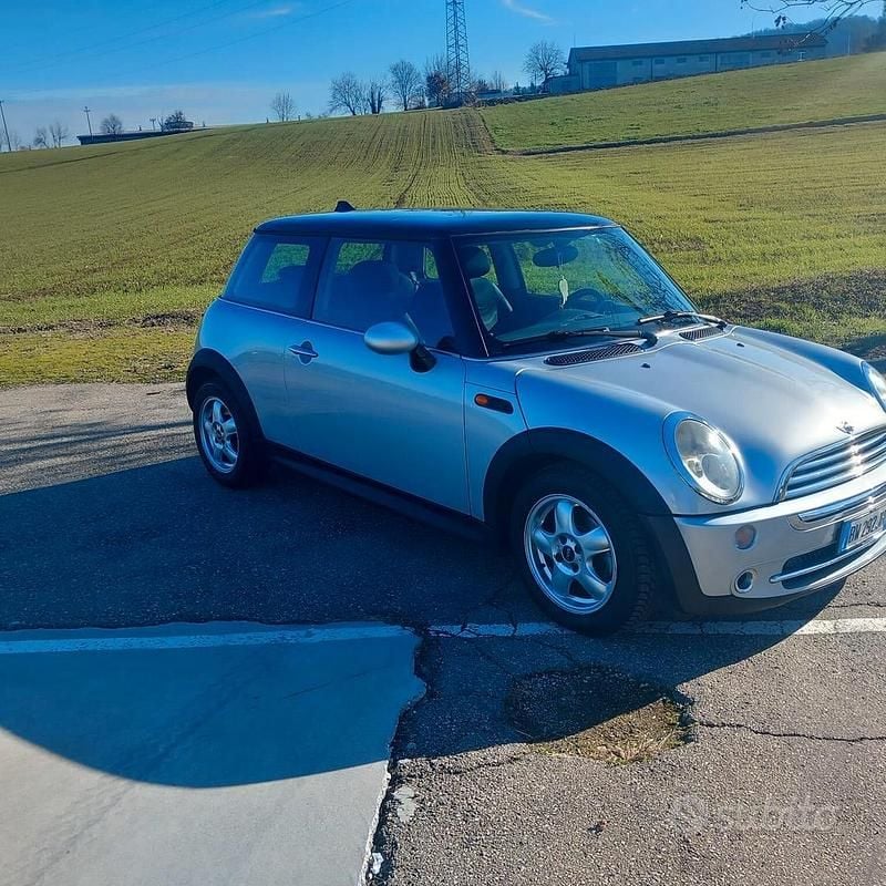 Begagnad Mini One D 75 HK (55 kW) 2004 Grå Halvkombi