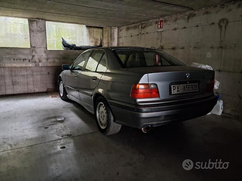 Usata BMW 318 116 CV (85 kW) 1991 Grigio Berlina