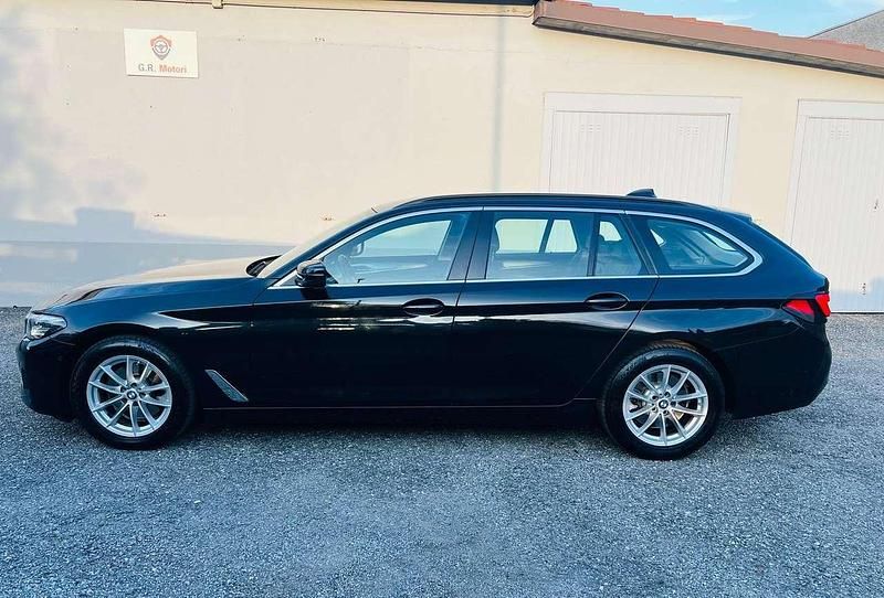 Usata BMW 520 Luxury Line 190 CV (139 kW) 2022 Nero Station wagon
