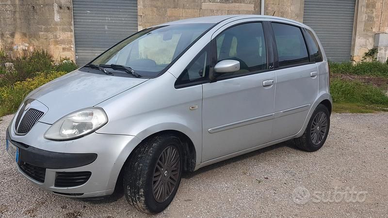 Usata Lancia Musa 70 CV (51 kW) 2006 Grigio Monovolume