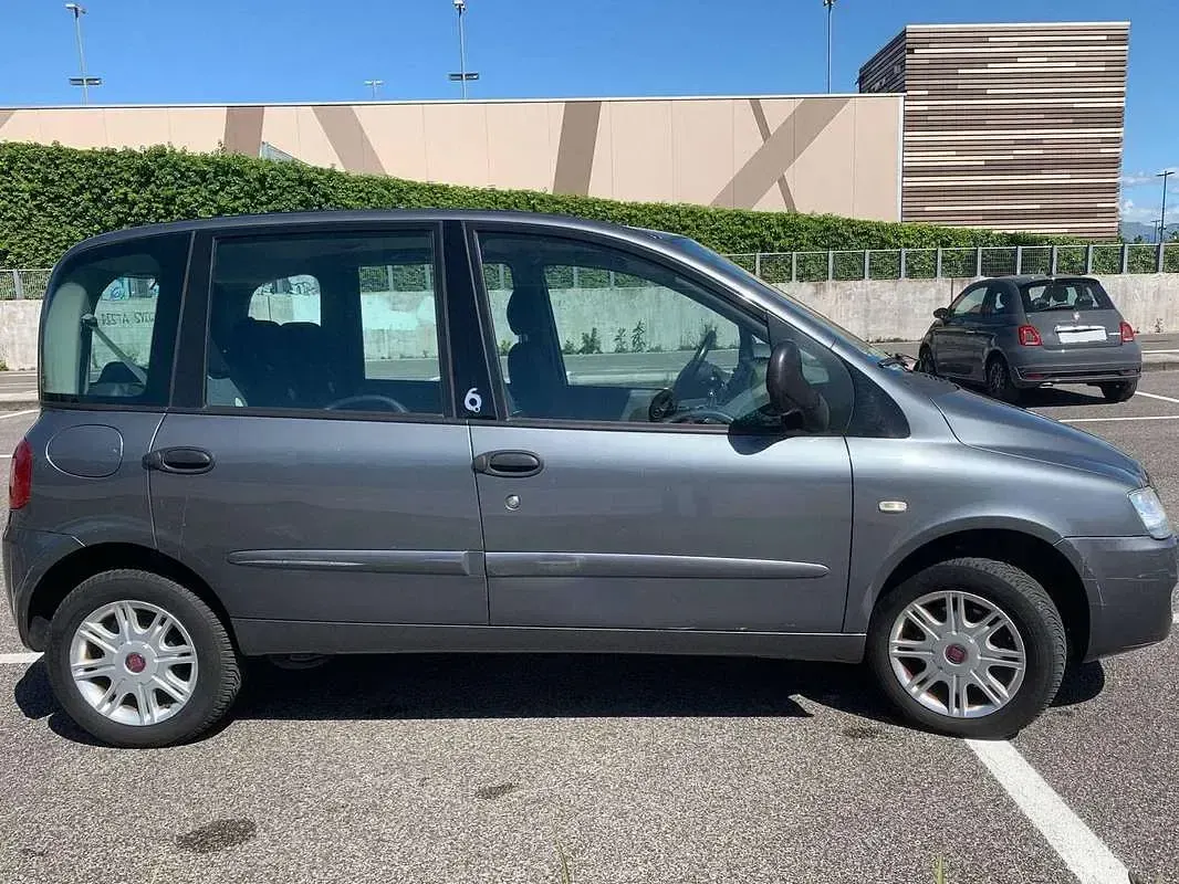 Usata Fiat Multipla 103 CV (75 kW) 2009 Argento Monovolume
