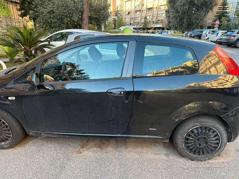 Usata Fiat Grande Punto 77 CV (56 kW) 2006 Nero Utilitaria