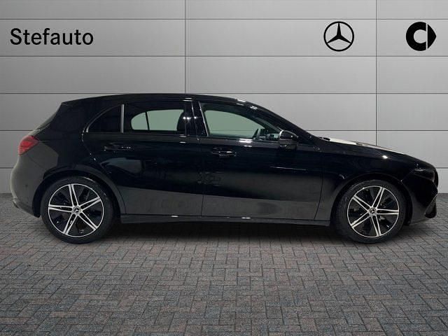 Nuova Mercedes A180 Advanced 116 CV (85 kW) 2025 Nero cosmo Berlina