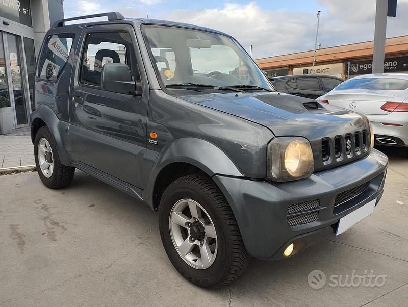 Usata Suzuki Jimny 86 CV (63 kW) 2007 Grigio SUV