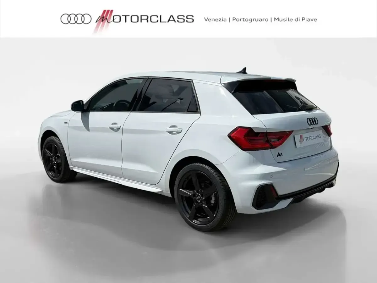 Nuova Audi A1 Sportback S-Line 116 CV (85 kW) 2026 Bianco ghiacciaio metallizzato Utilitaria