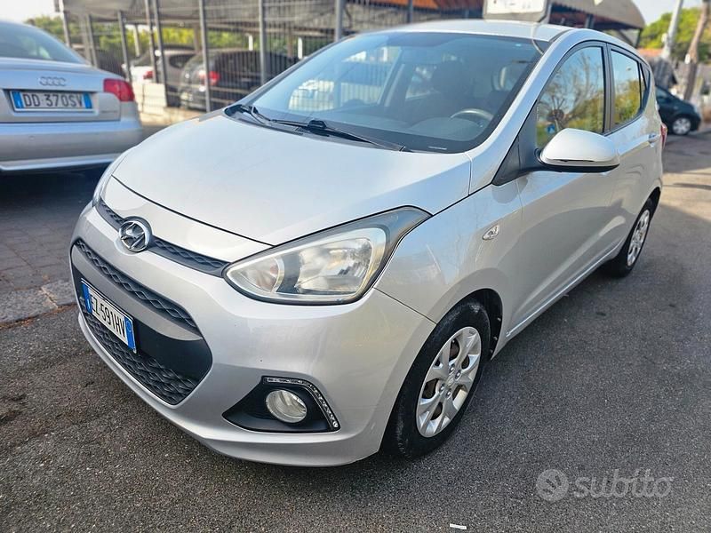 Usata Hyundai i10 Comfort 69 CV (50 kW) 2015 Argento Utilitaria