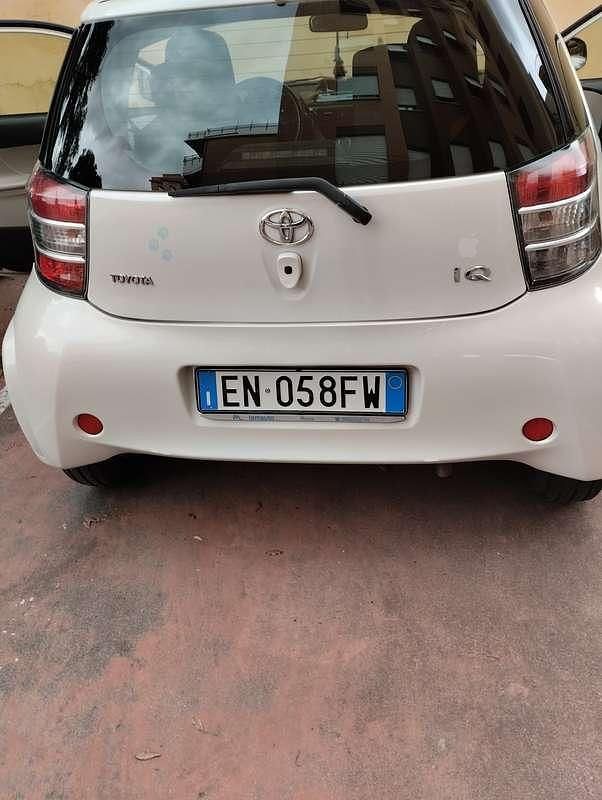 Usata Toyota iQ 68 CV (50 kW) 2012 Bianco Utilitaria