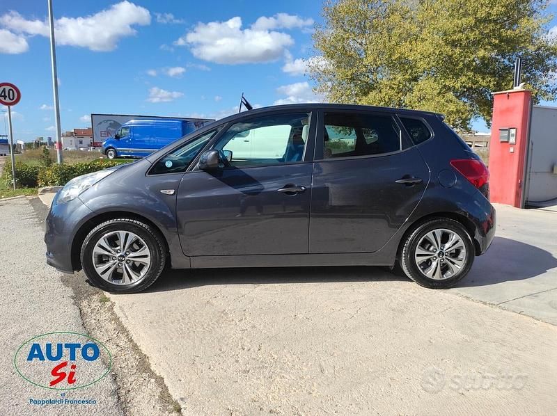 Usata Kia Venga 90 CV (66 kW) 2017 Grigio Utilitaria