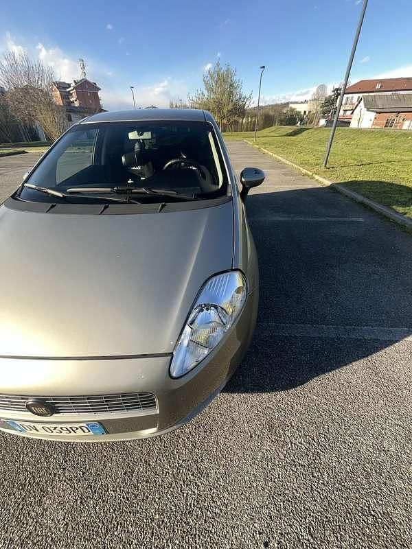 Usata Fiat Grande Punto Active 77 CV (56 kW) 2009 Grigio Utilitaria
