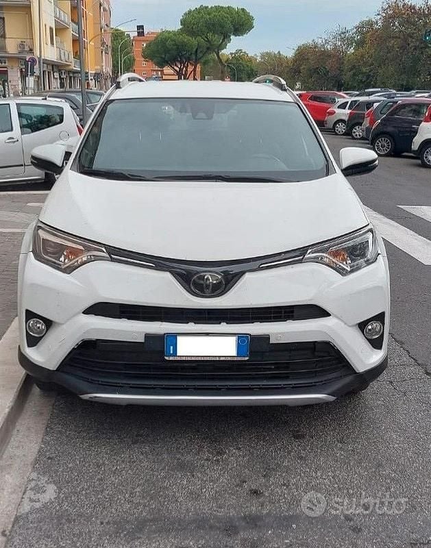 Usata Toyota RAV4 128 CV (94 kW) 2016 Bianco SUV