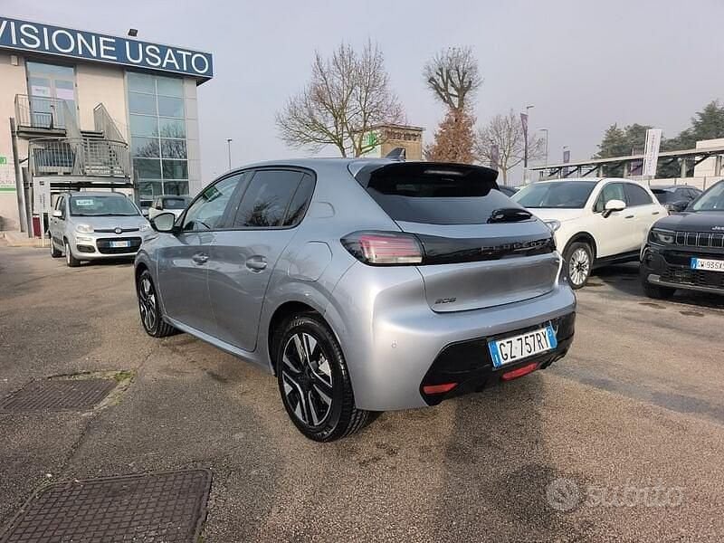Usata Peugeot 208 Allure 101 CV (74 kW) 2025 Grigio Utilitaria