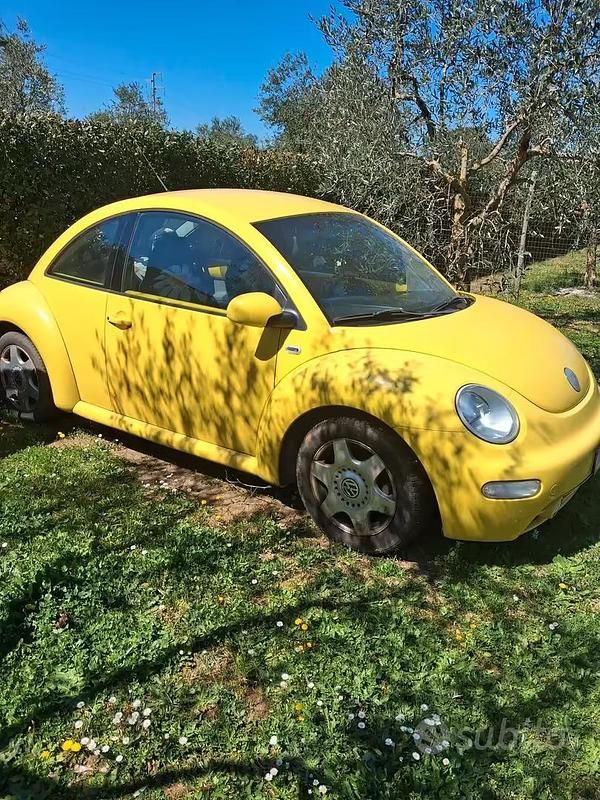 Usata VW New Beetle 105 CV (77 kW) 2005 Giallo Utilitaria