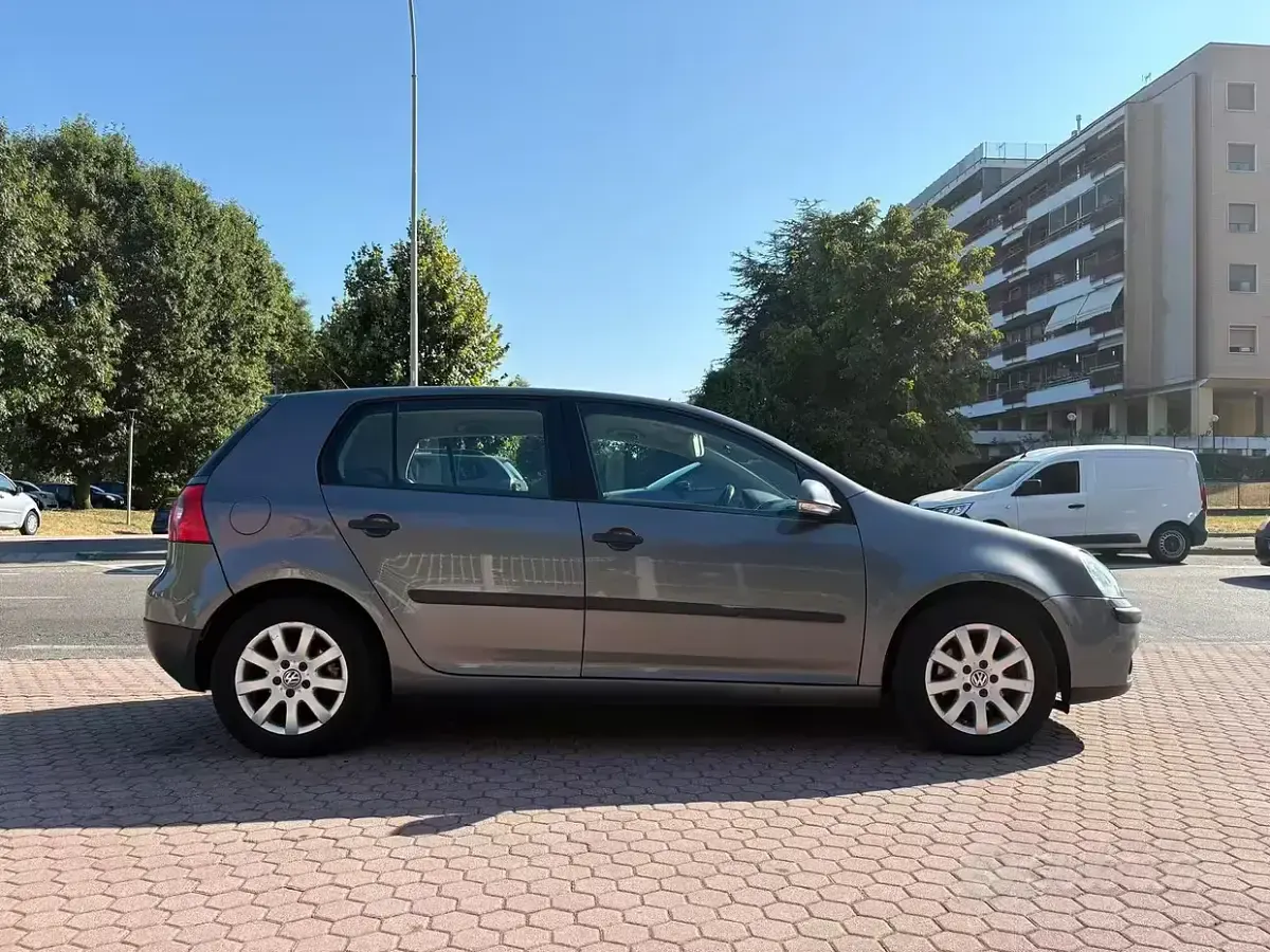 Usata VW Golf V 102 CV (75 kW) 2007 Marrone Berlina