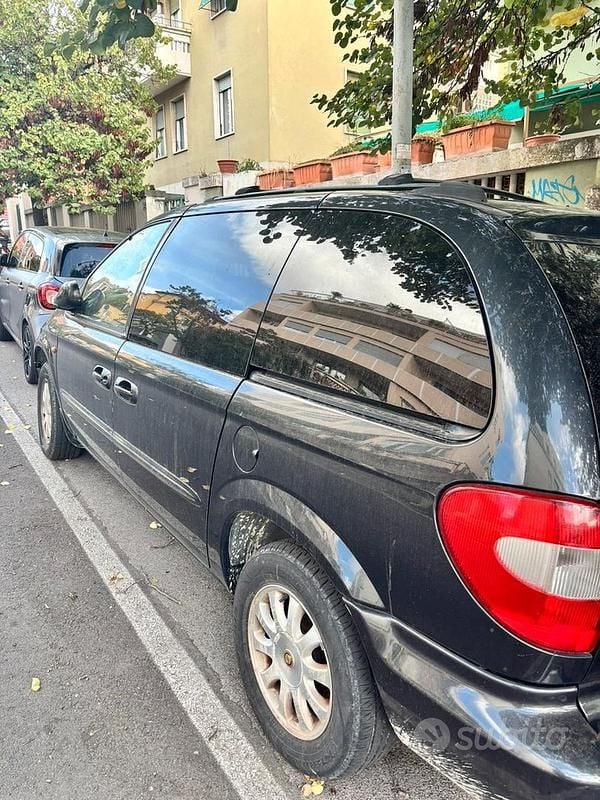 Usata Chrysler Grand Voyager 2002 Nero Monovolume