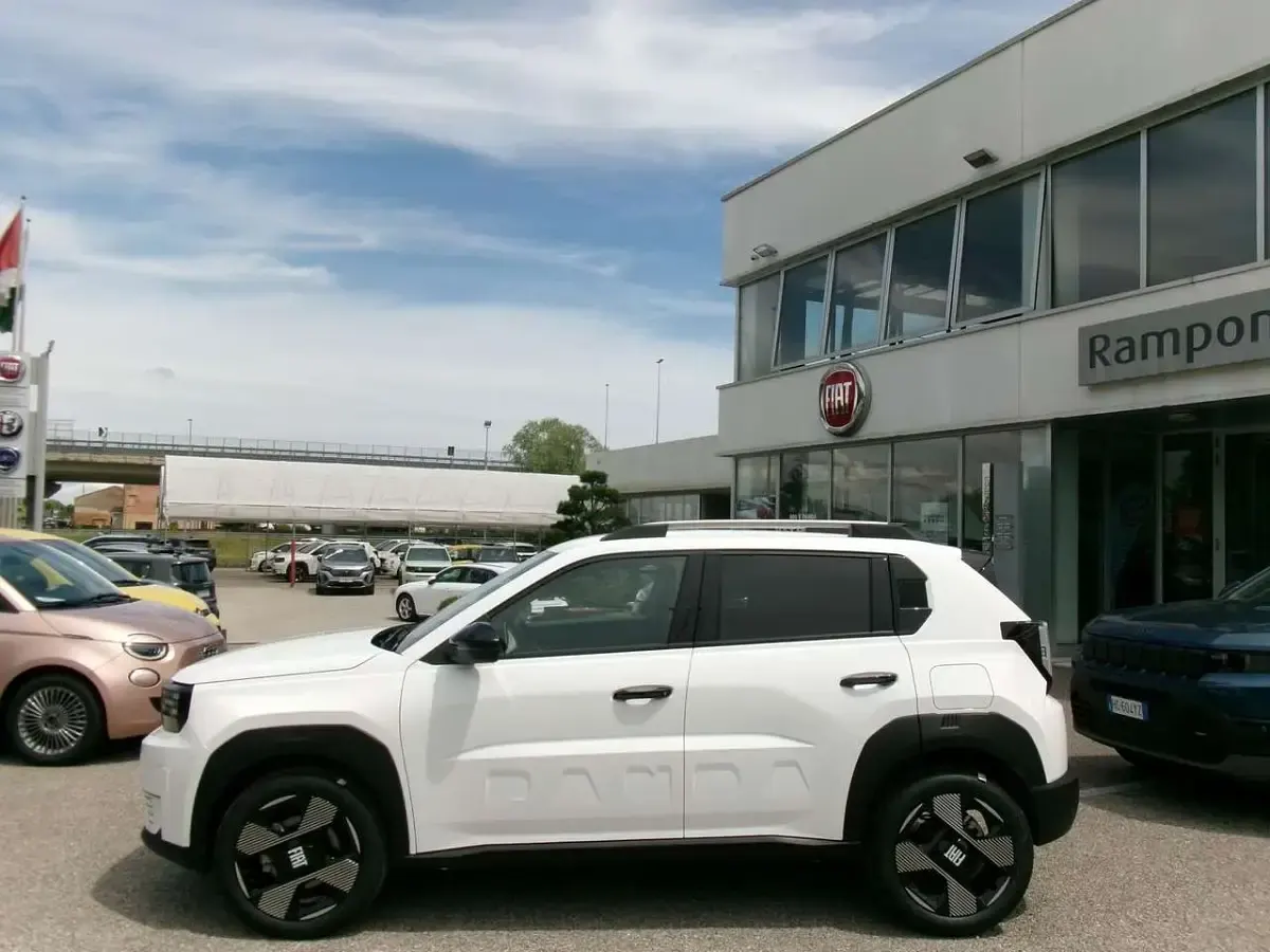 Nuova Fiat Grande Panda La Prima 110 CV (80 kW) 2026 Bianco Utilitaria