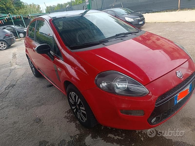 Usata Fiat Punto S 84 CV (61 kW) 2012 Rosso Utilitaria