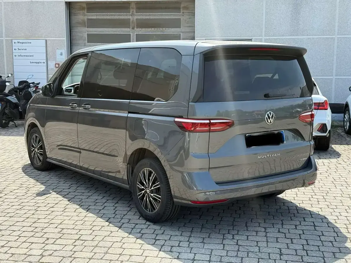Usata VW Multivan 150 CV (110 kW) 2022 Grigio Monovolume