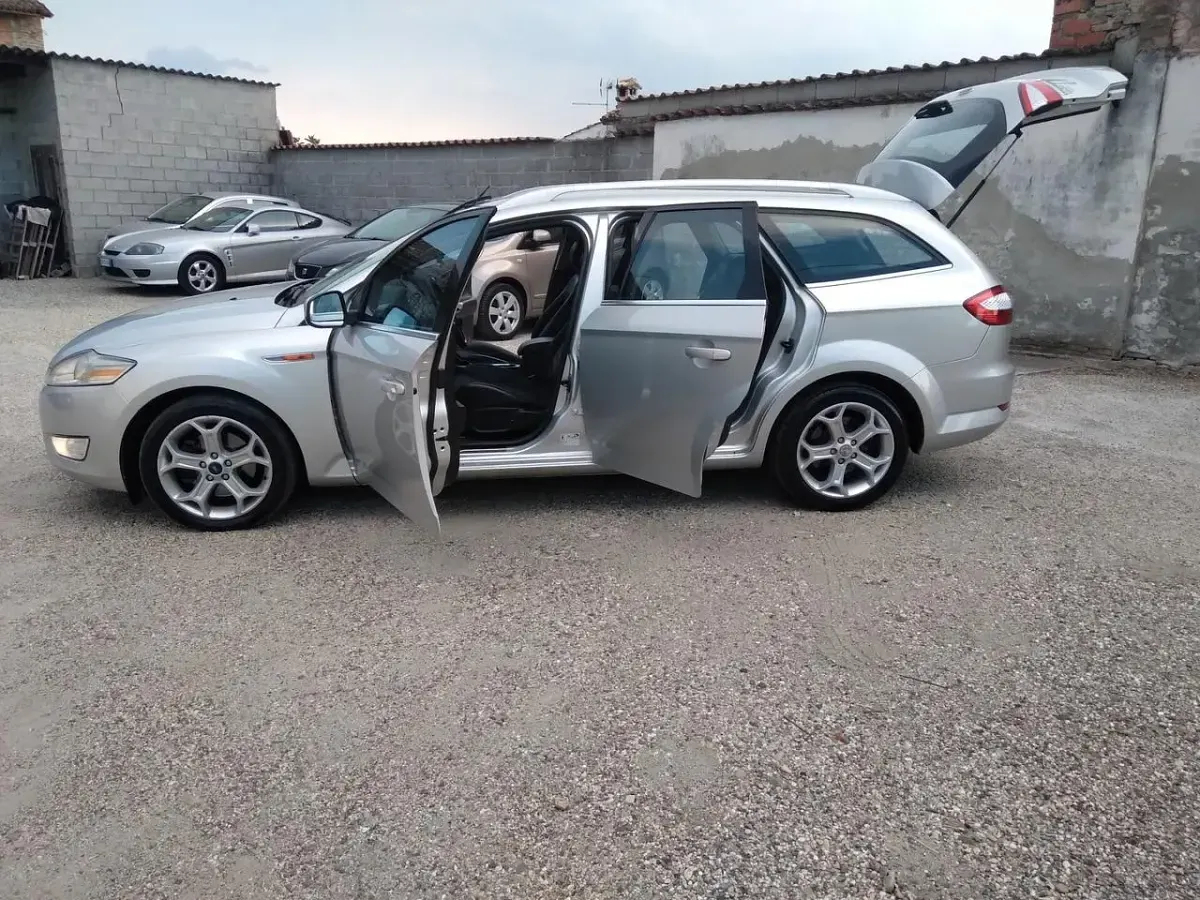 Usata Ford Mondeo Titanium 140 CV (102 kW) 2010 Argento Station wagon