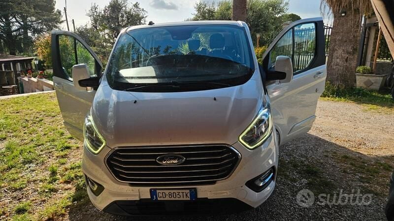 Usata 2021 Ford Tourneo Custom Tre volumi | 26.800 € (Super prezzo) - Immagine 1/4