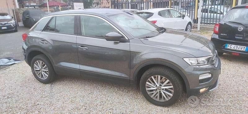 Usata VW T-Roc Business 150 CV (110 kW) 2021 Grigio SUV