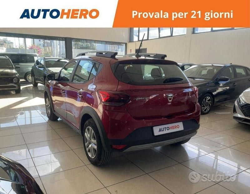 Usata Dacia Sandero Comfort 91 CV (66 kW) 2022 Rosso Berlina