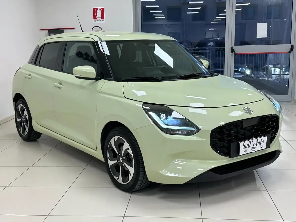 Usata Suzuki Swift 82 CV (60 kW) 2024 Verde Utilitaria