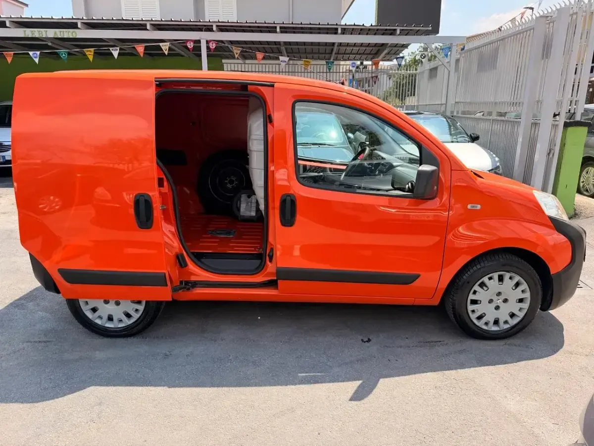 Usata Peugeot Bipper 74 CV (54 kW) 2016 Arancione