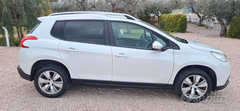 Usata Peugeot 2008 Allure 92 CV (67 kW) 2015 Bianco SUV