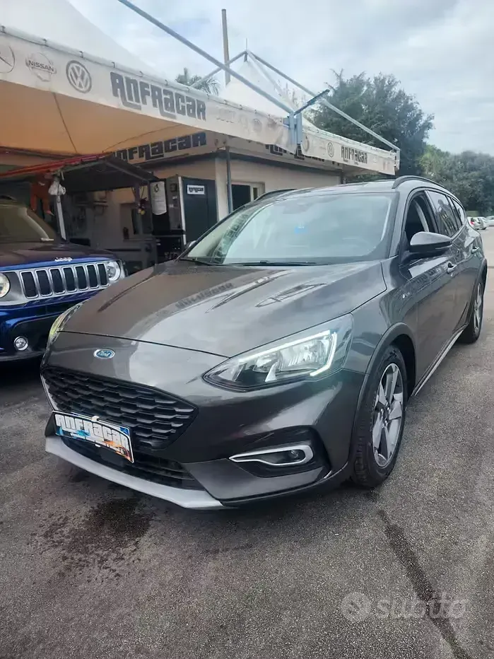 Usata Ford Focus ST-Line 120 CV (88 kW) 2020 Grigio Station wagon
