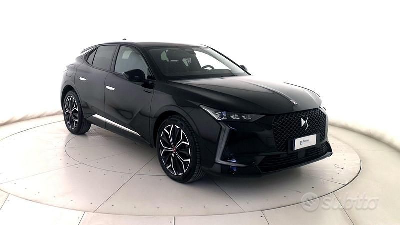 Usado DS Automobiles DS4 Performance 131 CV (96 kW) 2022 Negro Berlina