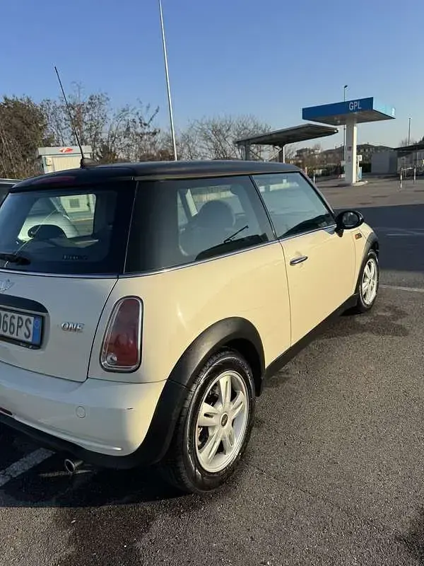 Usata Mini ONE Seven 90 CV (66 kW) 2006 Utilitaria