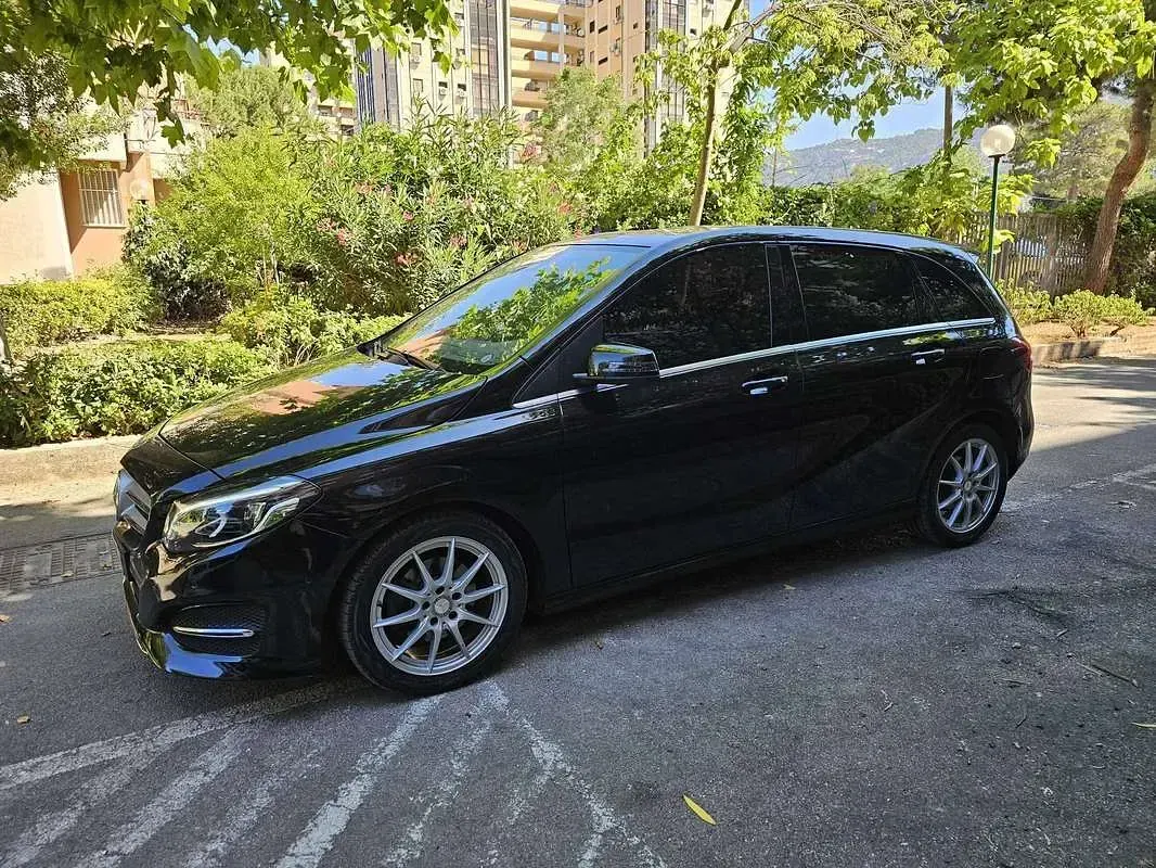 Usata Mercedes B200 Executive 136 CV (100 kW) 2016 Nero Utilitaria