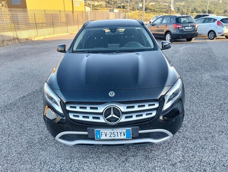 Usata Mercedes GLA200 Premium 136 CV (100 kW) 2019 Nero SUV