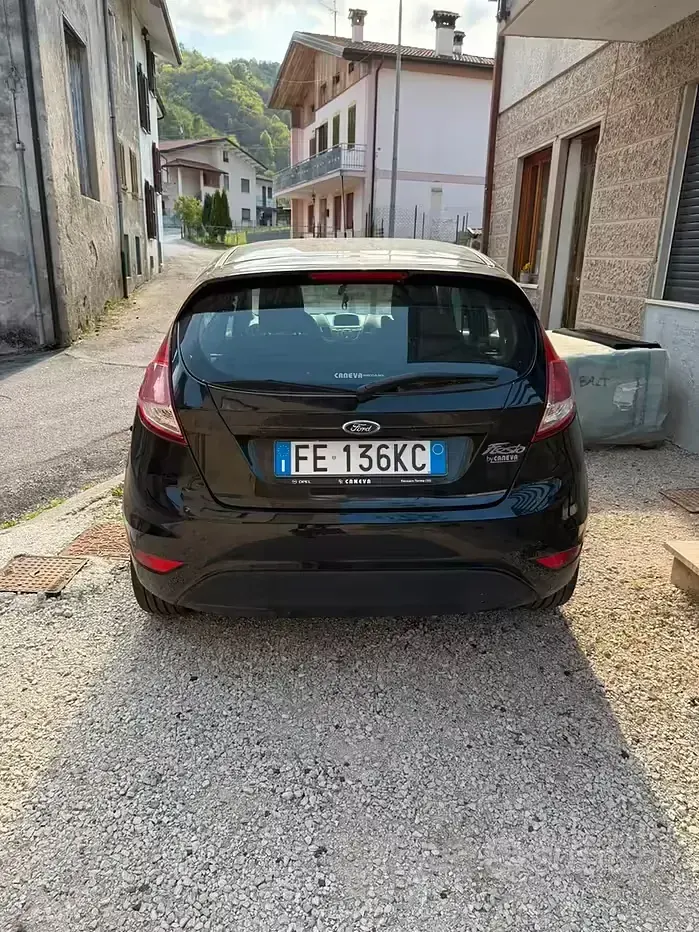 Gebraucht Ford Fiesta 75 PS (55 kW) 2016 Schwarz Kleinwagen