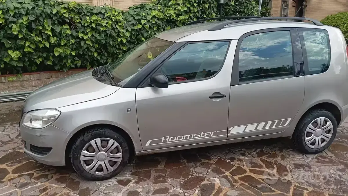 Usata Skoda Roomster 90 CV (66 kW) 2013 Grigio Monovolume