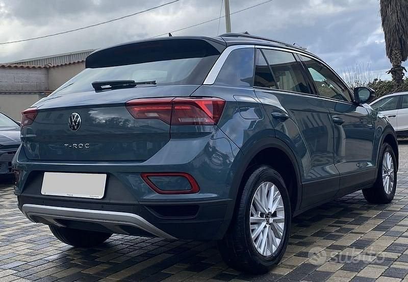 Usata VW T-Roc Life 116 CV (85 kW) 2023 Nero SUV