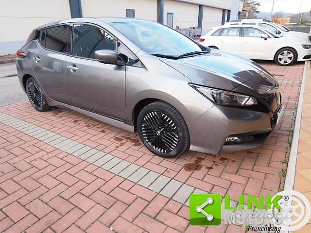 Usata Nissan Leaf N-Connecta 160 kW (218 CV) 2023 Grigio Utilitaria