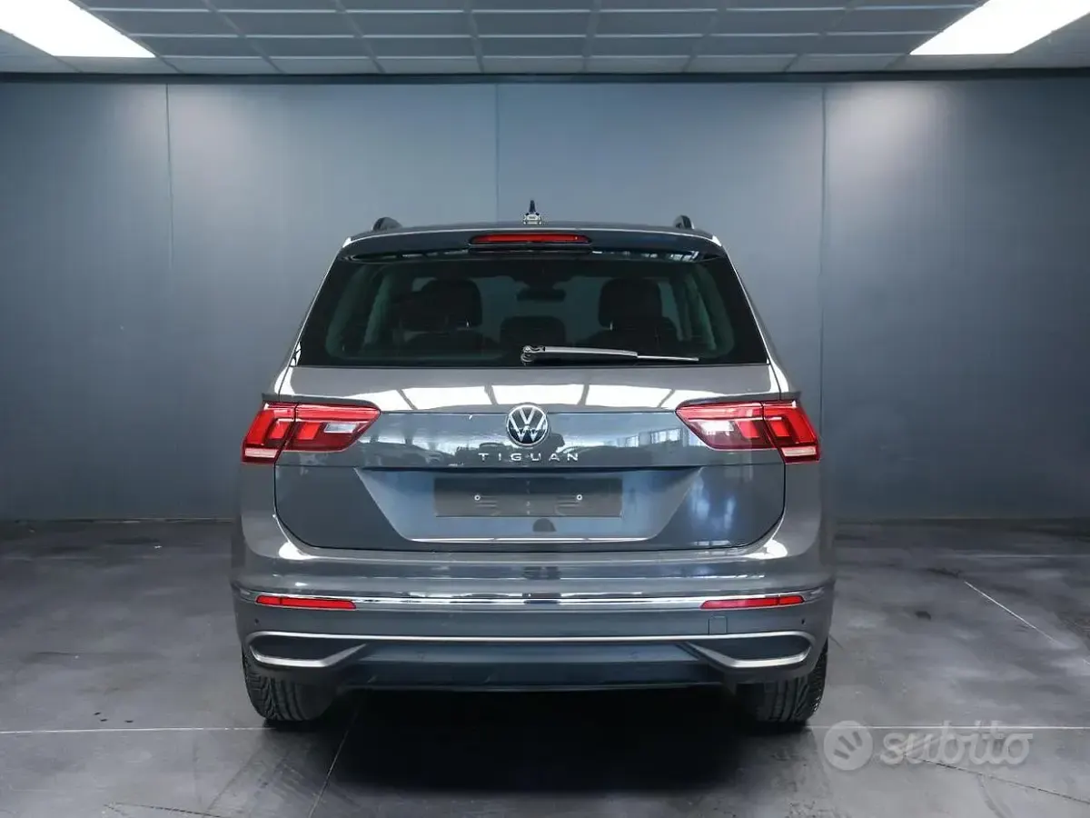 Usata VW Tiguan Life 150 CV (110 kW) 2024 Grigio SUV