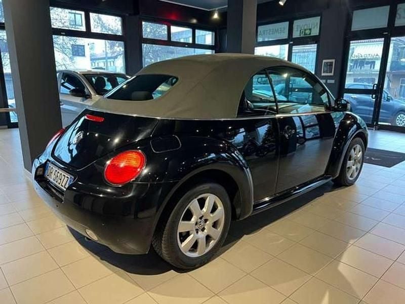 Usata VW New Beetle Cabriolet 102 CV (75 kW) 2006 Nero Cabrio